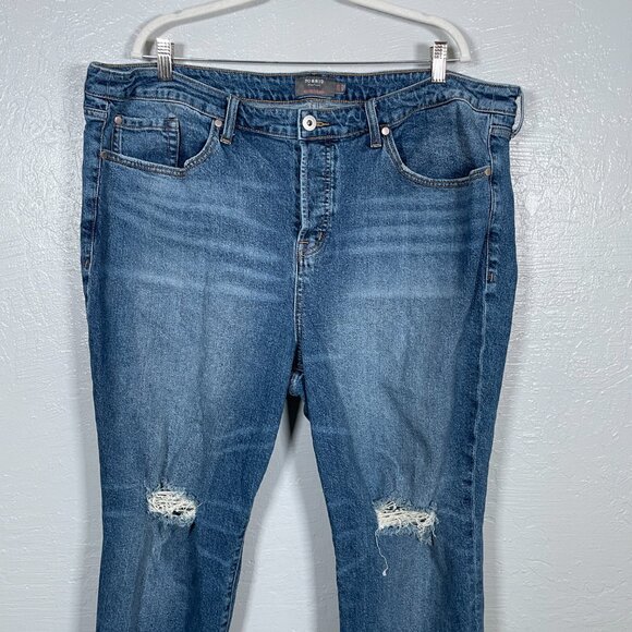 Torrid Women Plus Size 22R Straight Classic Denim High-Rise Studded Jean - Picture 4 of 10
